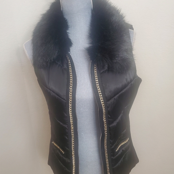 Black house white market vest - Picture 2 of 6